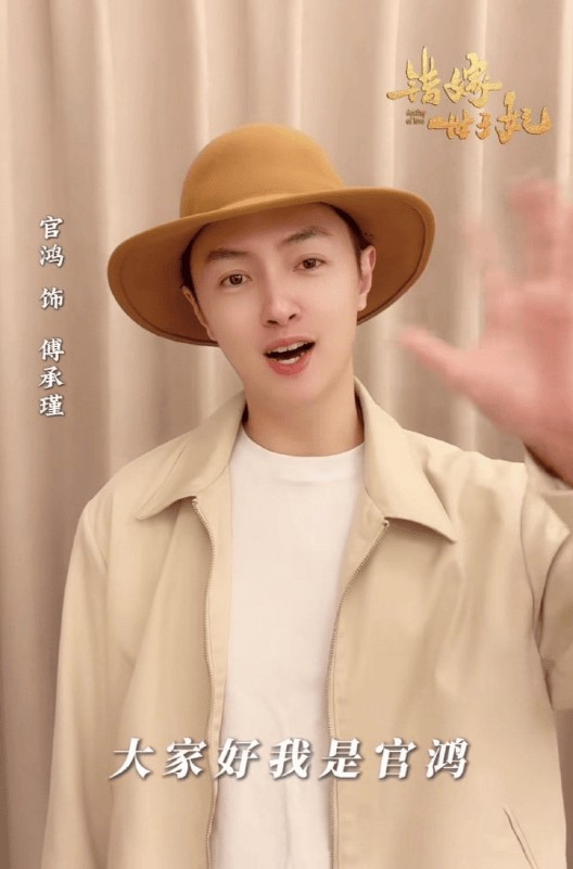 官鸿自嘲近照变化：没人能笑着走出理发店