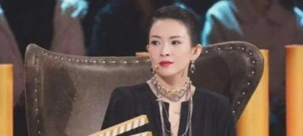 章子怡“不认识她”，吴京却求她演戏！她凭什么让大佬争相力挺？