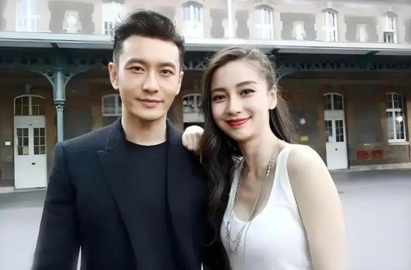 36岁杨颖落魄了！现身澳门给小店铺站台，全程笑脸毫无明星架子！