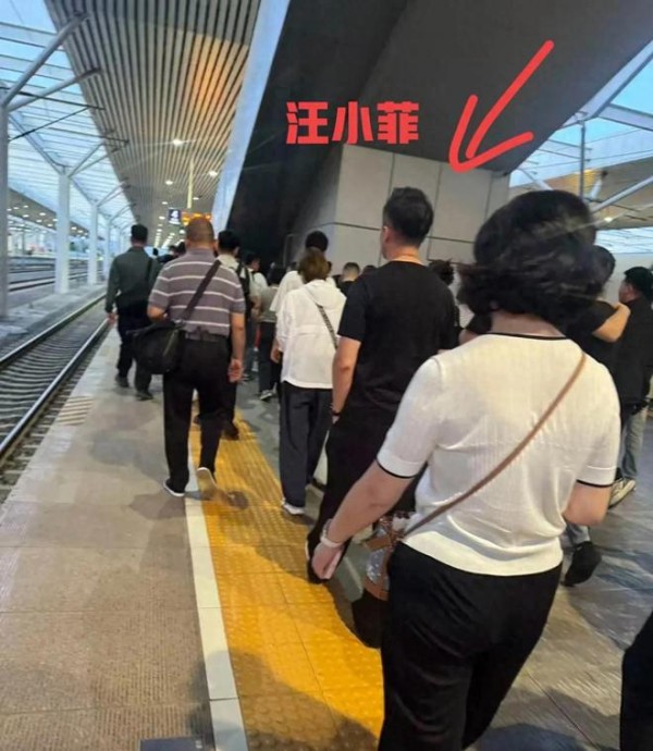汪小菲坐高铁出差内蒙，透露不坐飞机原因，马筱梅未陪同另有其因