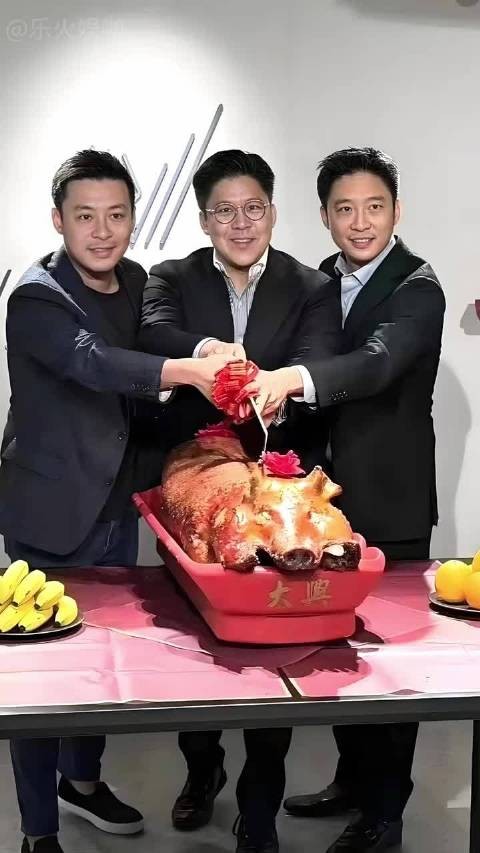 宁娶泰国儿媳,却不让章子怡进门,至今未娶的霍启山后悔了吗