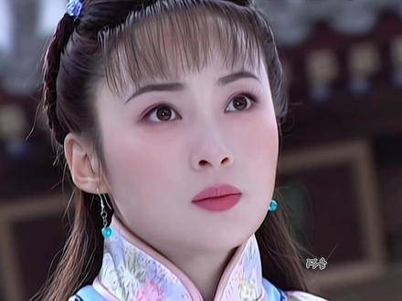 “千年难遇的绝色,悦目便是佳人”