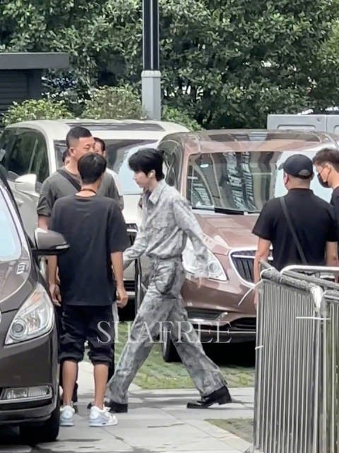出发歌手第五期彩排,帅哥好长的腿 ,这周五直播见咯!