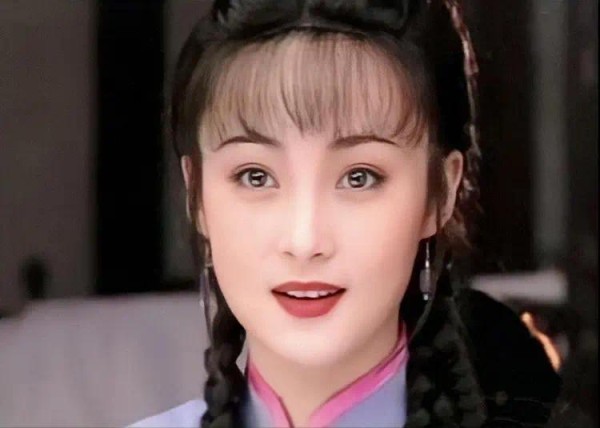 久未露面的蒋勤勤又美上热搜！网友：这是满50岁减30？