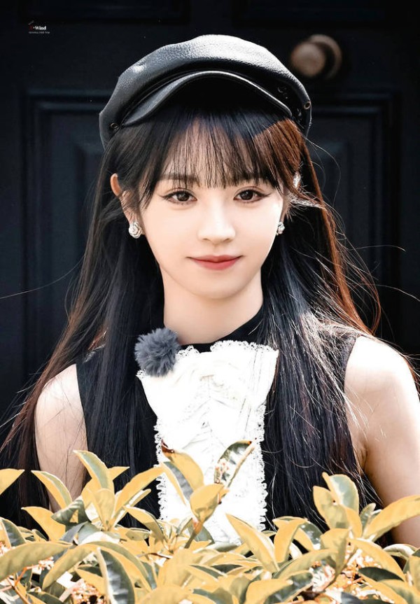 田曦薇笑容甜美。