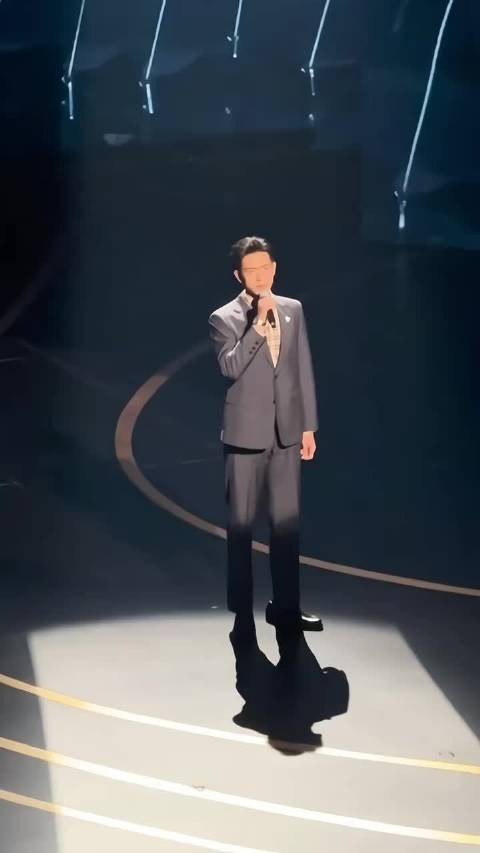 李现上影节内场酱园弄剧组诗朗诵直拍