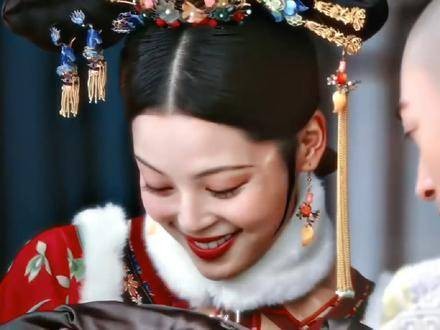 辛芷蕾在《如懿传》中饰演的金玉妍,美丽却充满恶毒