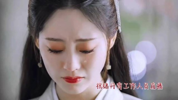 祝绪丹背着工作人员开直播，这一行为在娱乐圈激起涟漪，打破常规直播模式