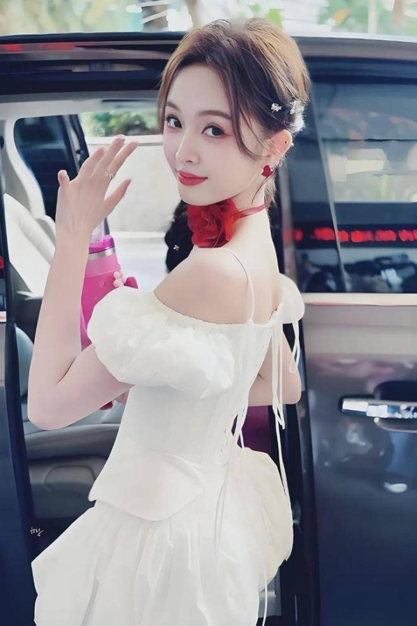 这是我第三次成团：吴宣仪的十年舞台剧本，有多少人意难平？
