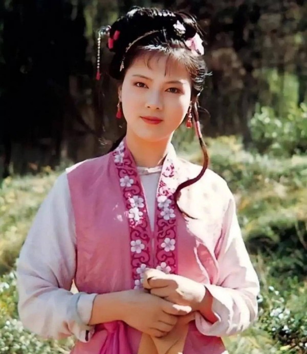 抠红楼梦细节会发现，袭人哥哥的职业是花子，是拐卖小孩的人贩子