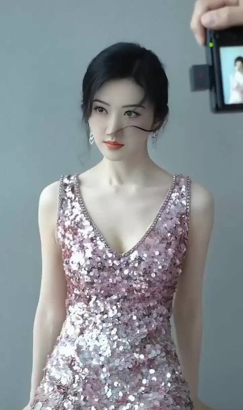 景甜美得很清澈，真的好明媚一女子