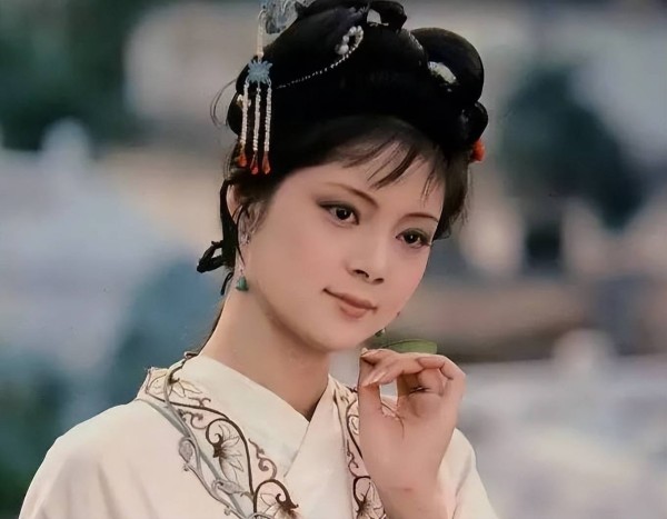 薛宝钗是乳名，那她的大名叫什么？细细琢磨，冷汗直冒！