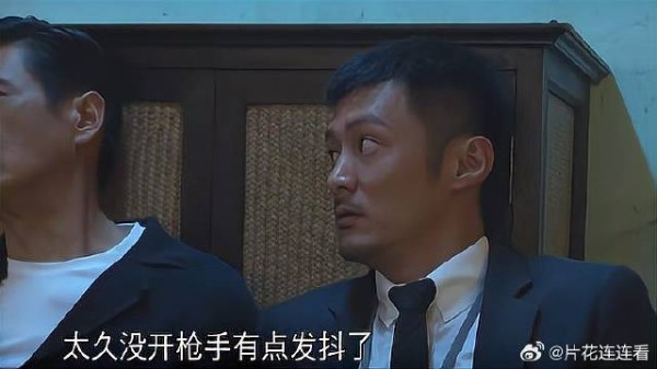 国际刑警与黑帮正在酣战，发哥跟伟哥来支援，正是时候
