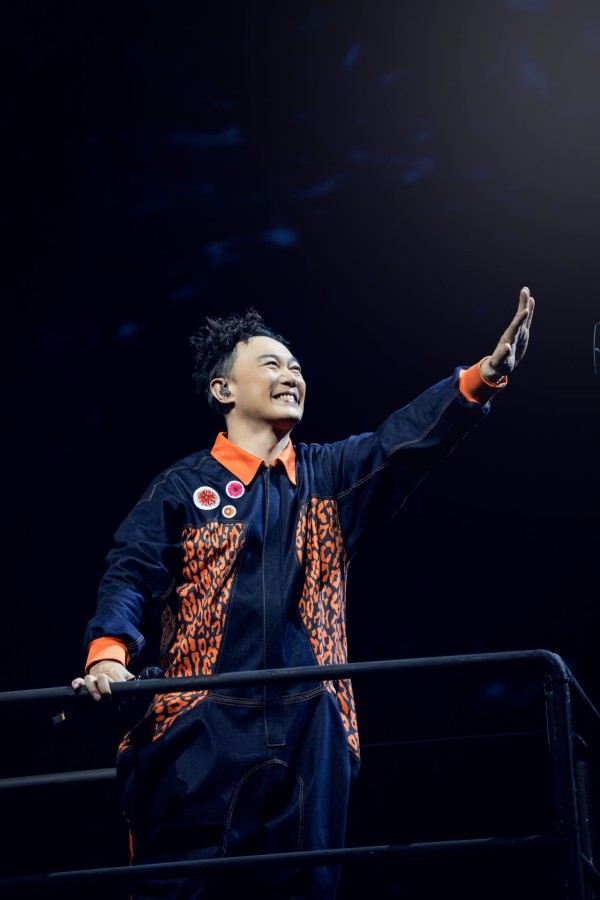 陈奕迅惊喜预告将推出「FEAR and DREAMS纪录片」作为巡演结束礼物