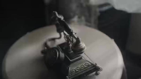张佳宁《潜渊》飙戏片段引热议,谢念慈救梁朔场面震撼
