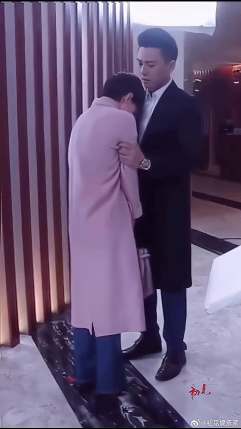 靳东和马伊琍拍戏现场,当拍到离婚戏份的时候,马伊琍太过入戏