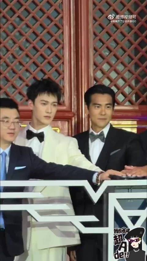 彭于晏李昀锐同框照曝光，双帅同框引瞩目