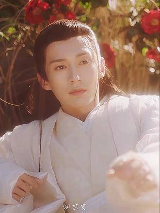 刘学义饰花神坠落人间,花丛绝美盼归