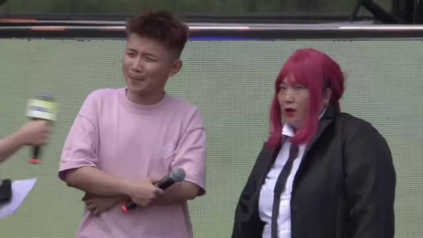 HYPER电竞嘉年华,粉丝线下见面会上蛋总女粉深情表白,一口家乡话太亲切了