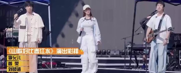 韩红彩排现场严厉指导师妹李允儿