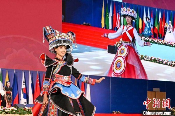 南博会民族时装周 云南风情绽光芒