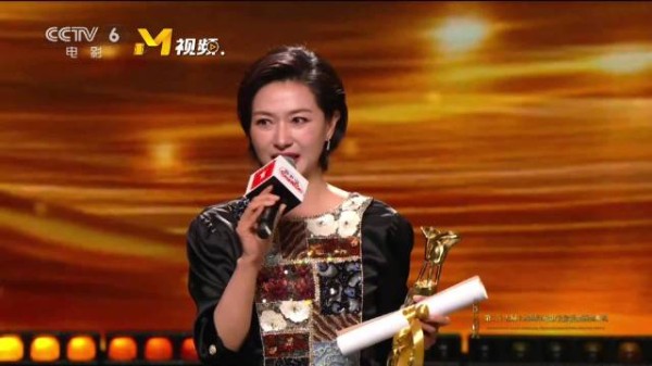 万茜凭《长夜将尽》获金爵奖最佳女演员，致敬幕后工作者