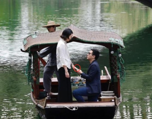 豪门喜讯！霍震霆曝霍启仁已低调完婚，跨国恋情修成正果