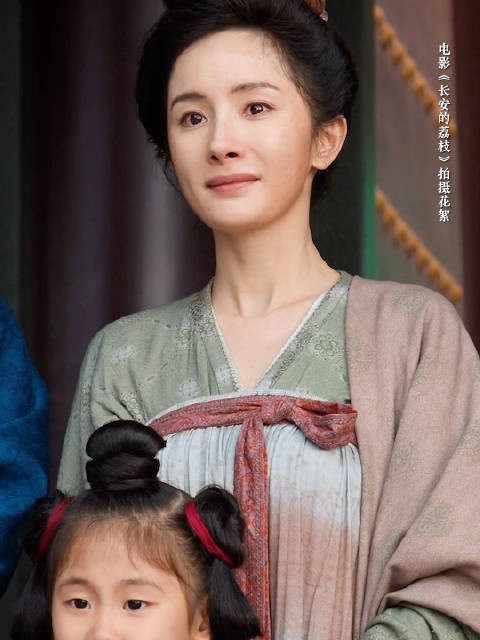 杨幂无声落泪演绎离别情深，主演票房突破80亿