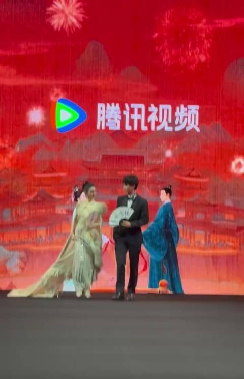 宋祖儿 陈鑫海《表妹万福》红毯生图，这对怎么样？