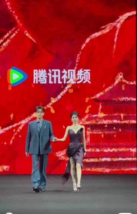 白鹿、丞磊红毯同框生图，审判下S+男女主cp感