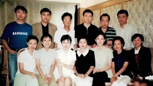 1997年一众央视主播名嘴合影，当时他们还如此年轻，如今变化太大了
