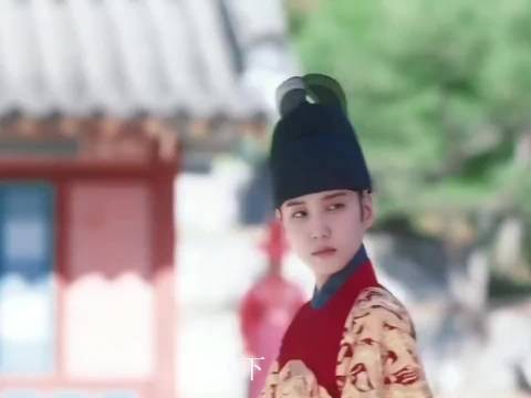 星光电影《帅气世子与恋爱脑世子妃》发布鲜花主题海报