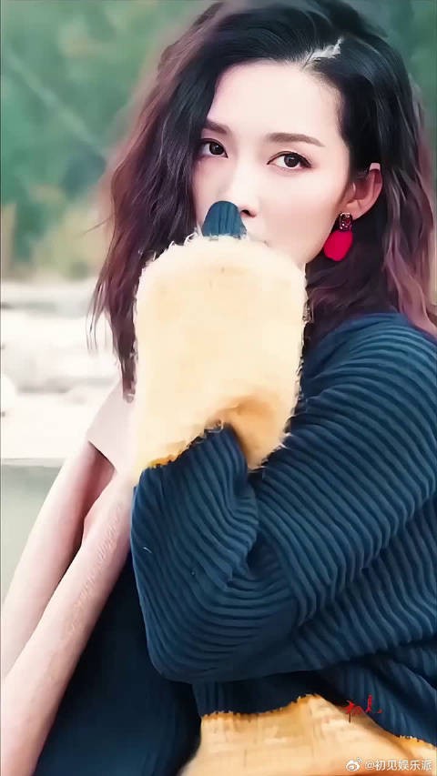 你们要的李沁来了，神仙颜值太美了，李沁露背诗画造型