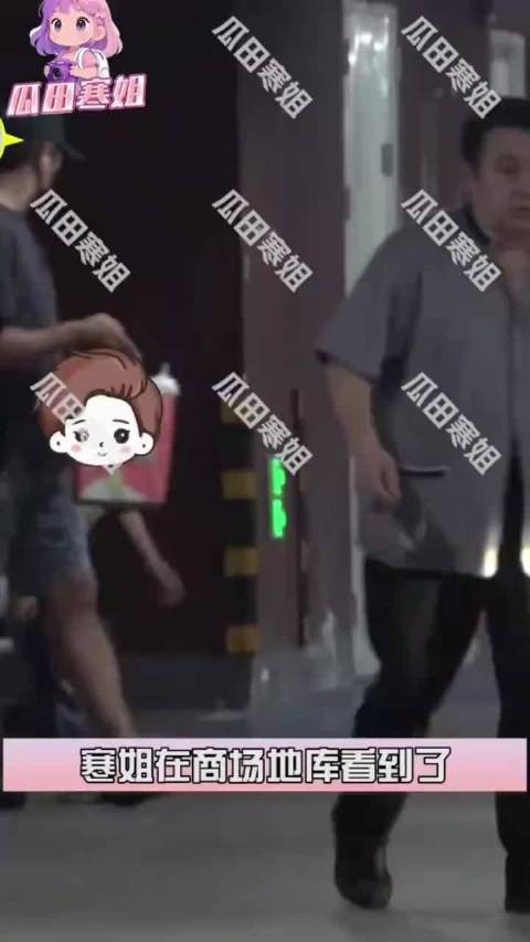 有媒体拍到了刘诗诗吴奇隆一家三口现身商场