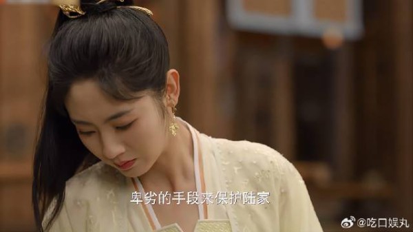 父亲嫌弃女孩手段卑劣,怒扇一巴掌罚她跪着,伤透女孩心