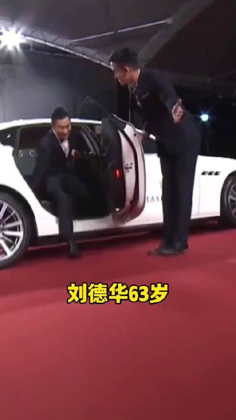 郑少秋78岁成龙71岁周润发70岁，港星集体迈入老年