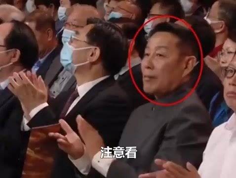 颁奖席位有玄机,李雪健实至名归,陈道明位列杨颖之后