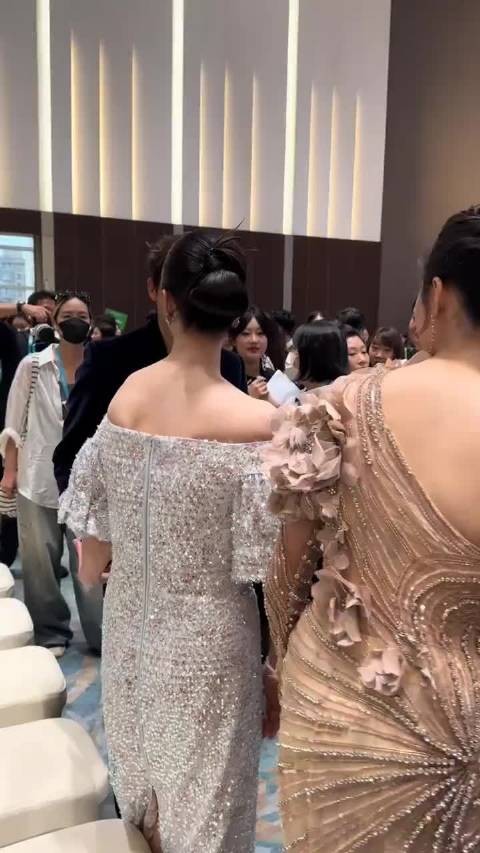 王安宇见关晓彤第一面:哇晓彤这么瘦了哈哈哈哈哈不愧是你林栋哲