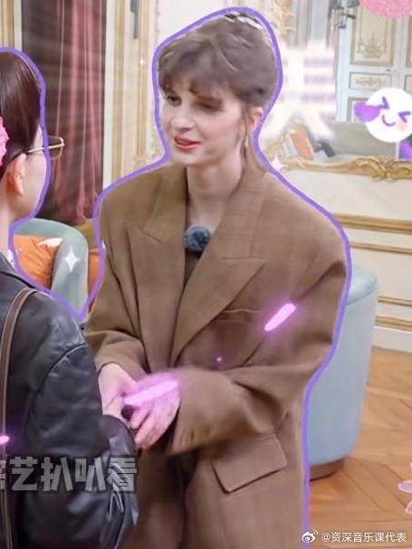 阿诺不愧是模特，一打扮戚薇都直呼好美，董力配不上她！