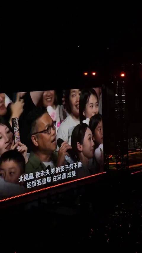 baby昨晚被网友偶遇到去看了周杰伦了,老杰迷就是这样的