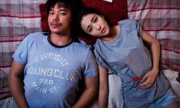 佟丽娅为陈思诚整理衣服疑似复婚！离婚后首同框，一家三口超有爱