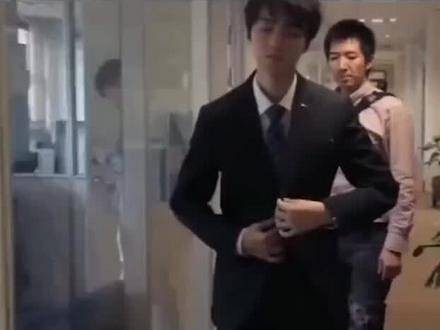 谁说少年没有背景？你的背后站着国家！我们的凯哥，就是如此出色！ 小螃蟹