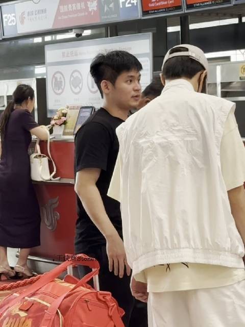 林高远林诗栋机场热聊