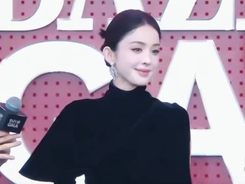巅峰颜值的娜扎就是雅典娜掌管美貌的神! 网友说张云龙在偷偷吃国宴