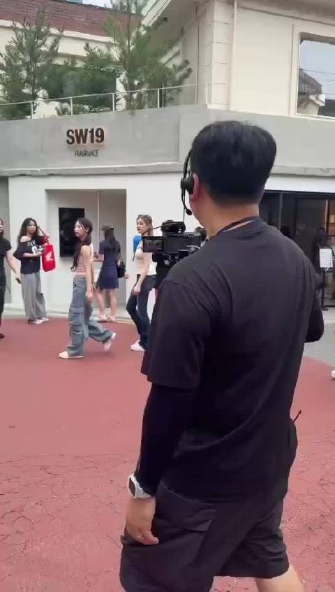 路人圣水洞偶遇babymonster！