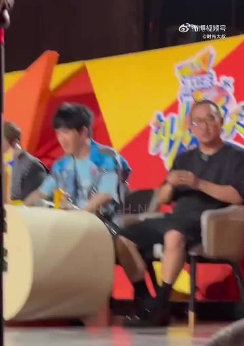 大张伟郑州被路人夸漂亮显疑惑，巧舌如簧变手足无措