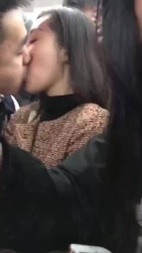 我后槽牙都咬碎了！