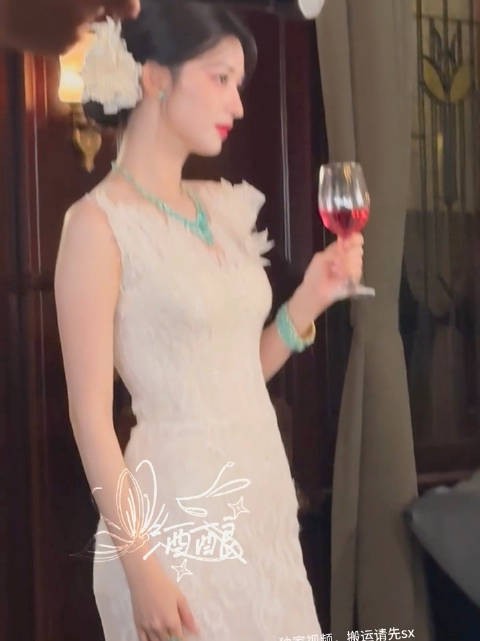 这一秒过火~今天的王楚然 今天这一套~好想搂腰了