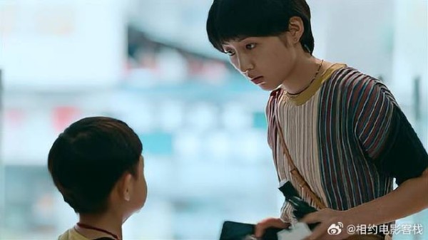 弟弟去幼儿园又哭又闹,下秒姐姐一个肉包子,乖乖闭嘴