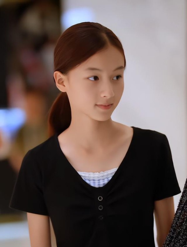 河南17岁素人女孩走红，高颜值撞脸张柏芝，于正团队求联系方式